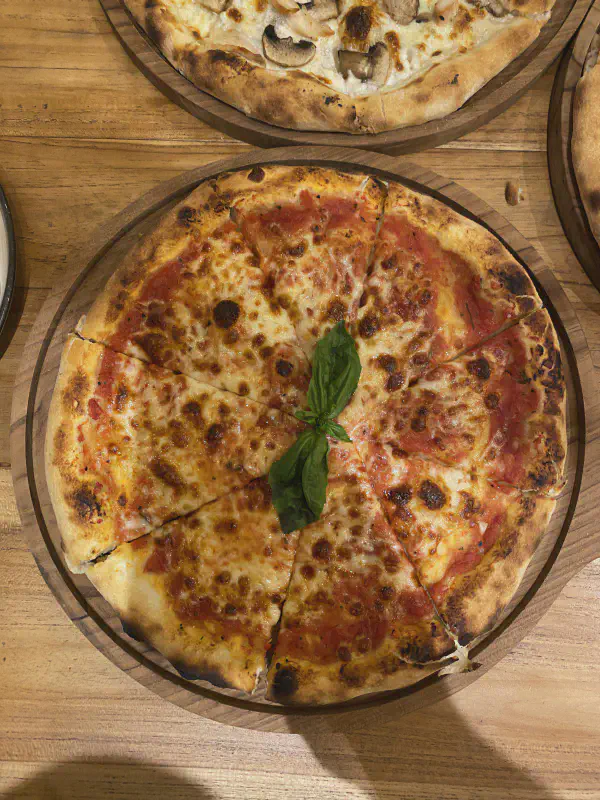 Top-down view of pizza at Hanzho