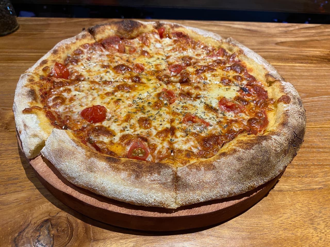 Pizza & Dumplings, the Margherita from the side