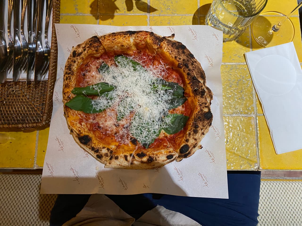 Te'Amo, the Margherita from the side