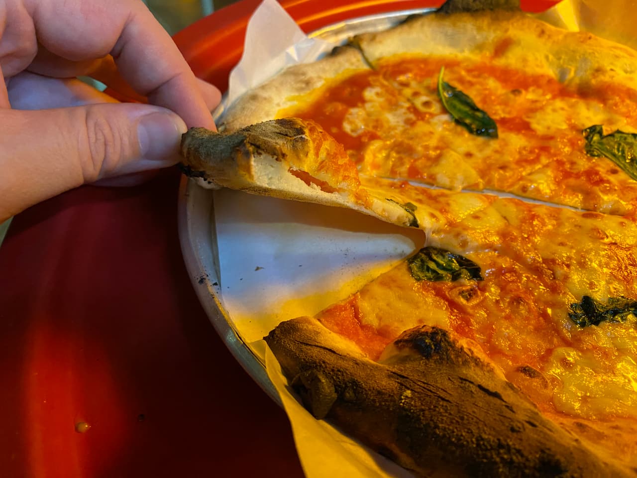 Pizza Tjahaja, the crust up close
